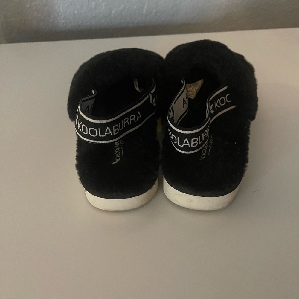 Koolaburra by Ugg Fuzz'n Slingback Slipper Sandals
Black Girls Size 12 - Picture 3 of 4